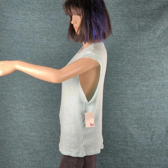 NWT Sleeveless Textured Tee Shirt With Long Armholes. So Brand Muscle Tank - Picture 4 of 11